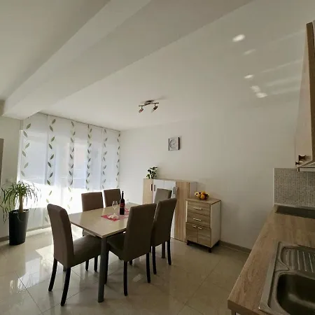 Siesta - Near Pula, Brijuni Apartman *
